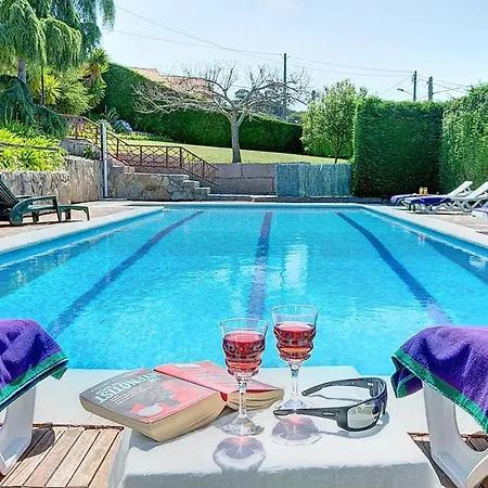 Villa Sleeps 8 Pool Wifi Darbo